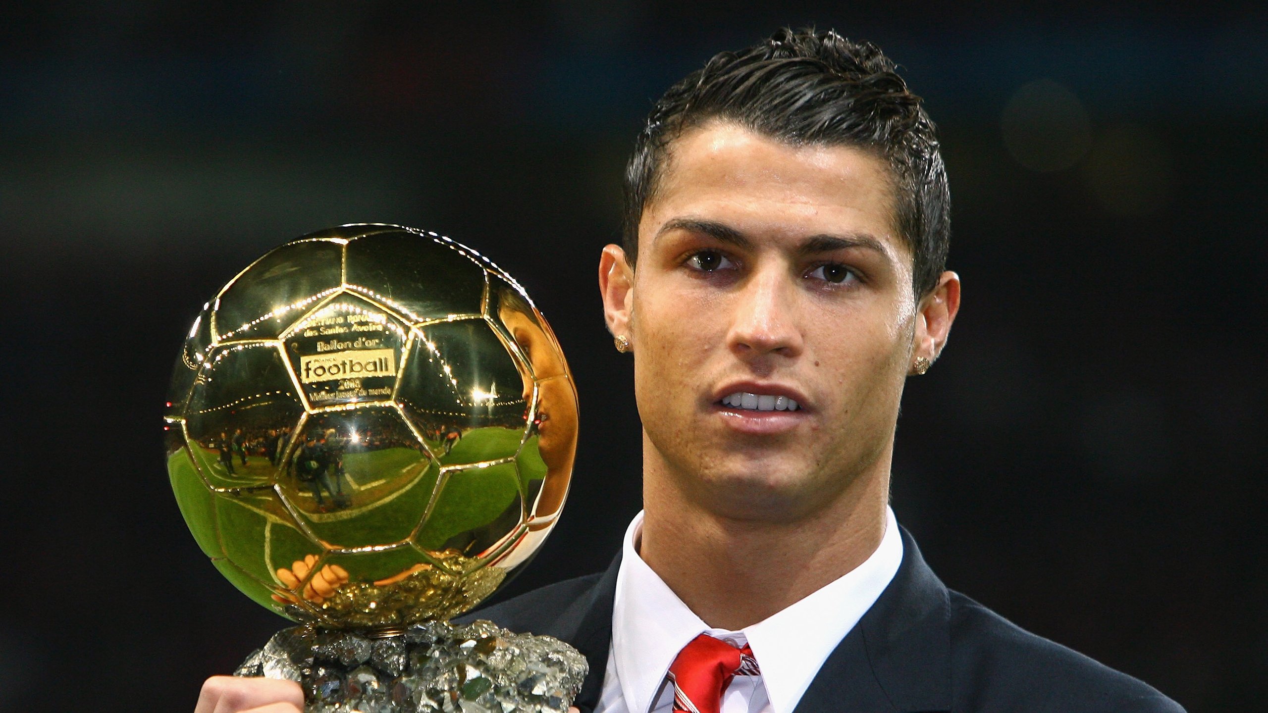 巴黎2-2里尔，姆巴佩和伊卡尔迪各得一分，巴黎姆巴佩2.2亿